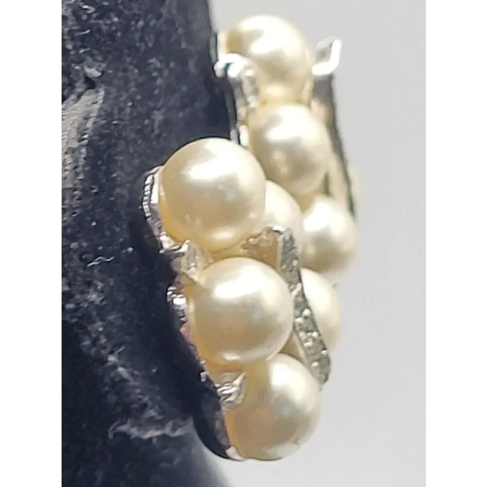 STUNNING RICHELIEU Glass White Pearls & Clear Rhinestones Clip On Earrings 1.2in